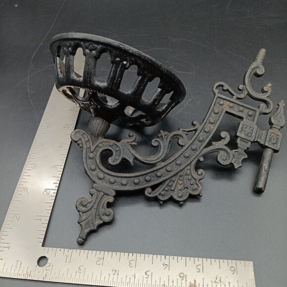 Antique Cast Iron Wall-Mounted Oil Lamp Holder Ornate Gothic Design - Picture 4 of 5